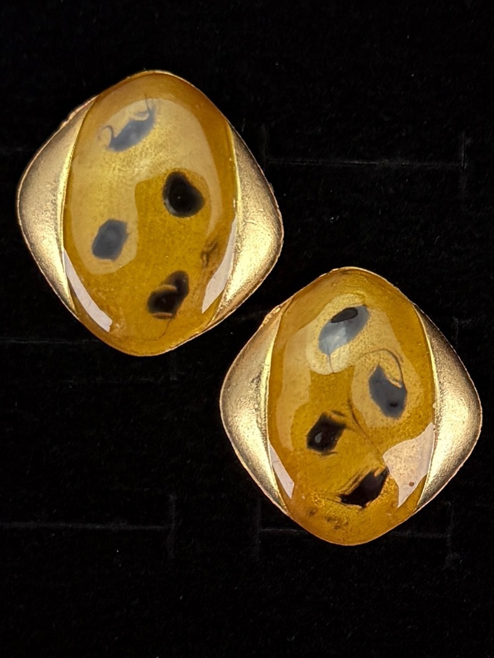 Vintage Mustard Yellow Mottled Gold Tone Pierced Post Earrings